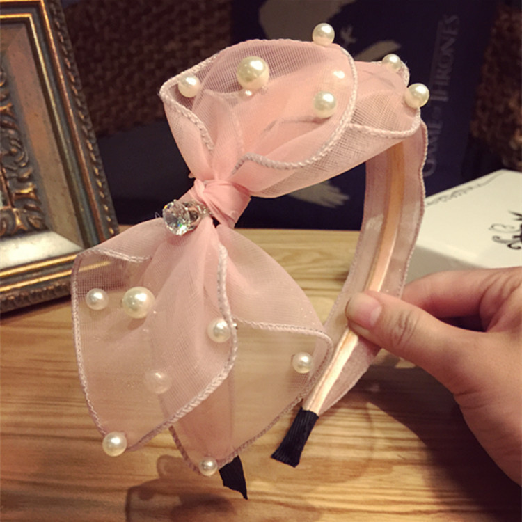 Adornado con perlas rosas