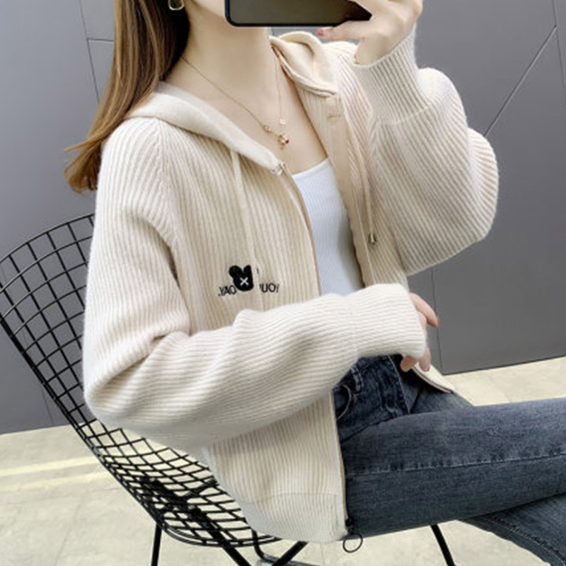 帽子付きのニットカーディガンの女性のジッパーセーターの短い小さいサイズのコートの女性の2024年の秋冬の新型の百合の上着|undefined