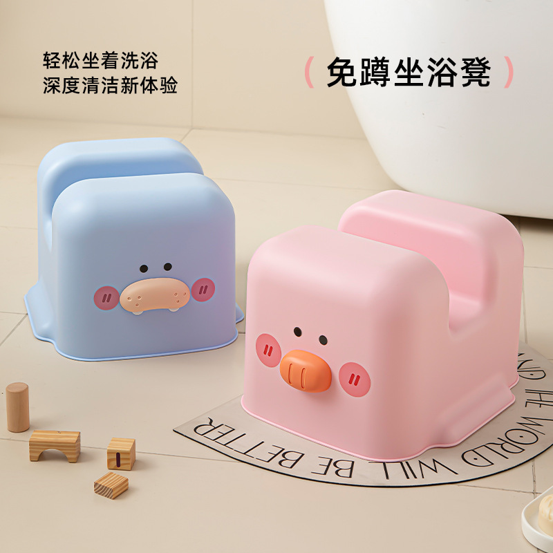 ��ͯС���ӷ�����ű����������ʳ���ɵ�ԡ��ϴ��������ػ�Ь��