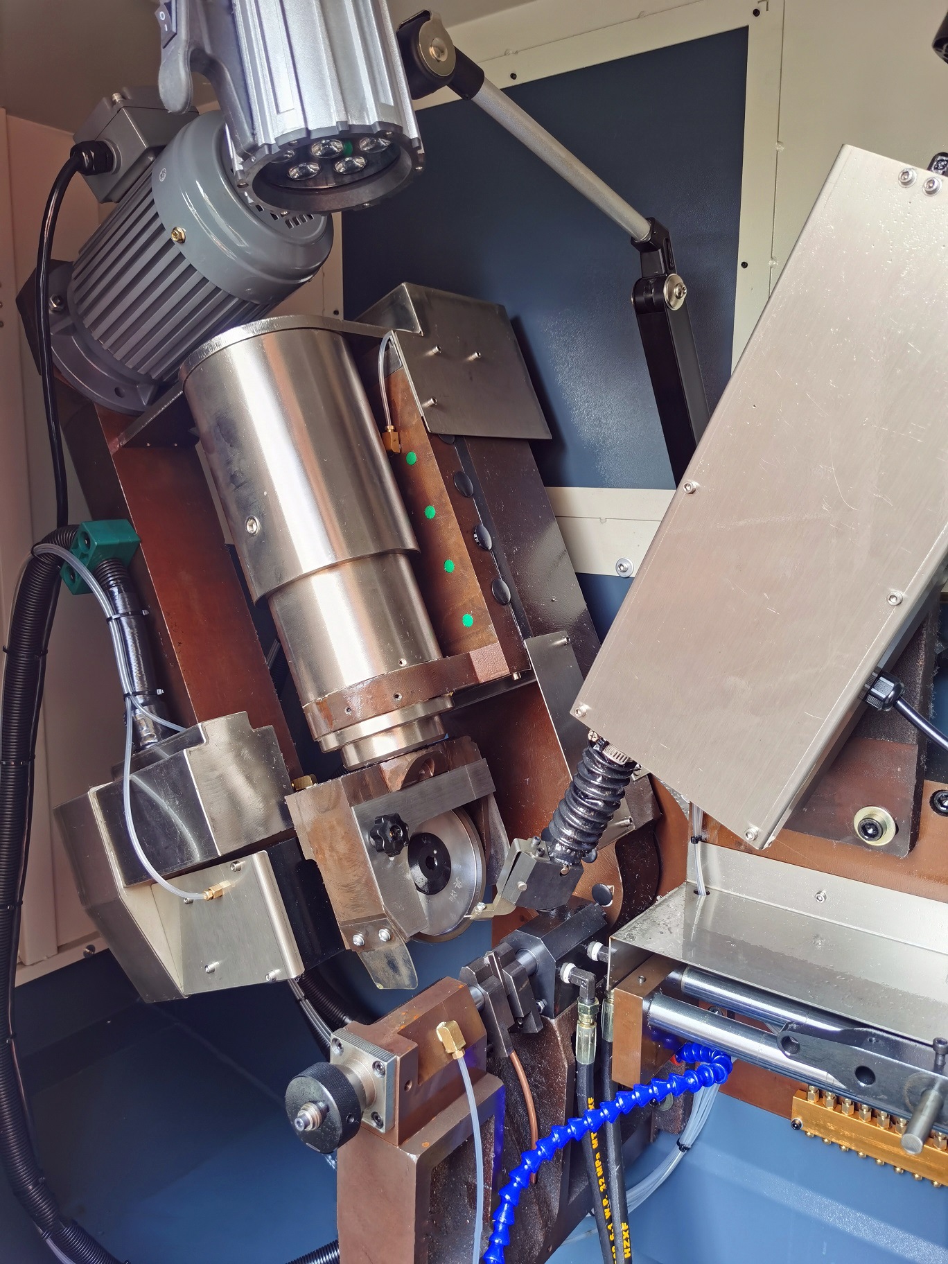 AX800-B6内部细节