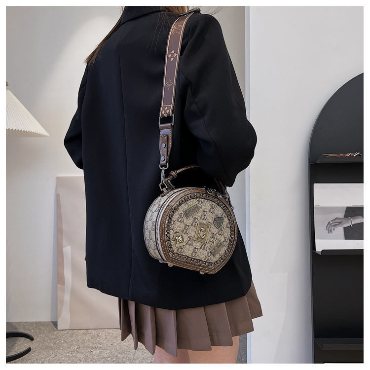 Beibei Tasche Textur kleine Tasche Damentasche 2024 Herbst und Winter neue trendige Abzeichen einzelne Schulter Umhängetasche modische kleine runde Tasche trendy_voghion.com