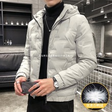 反季羽绒服男潮牌短款2025冬季新款男士轻薄保暖白鸭绒连帽外套男