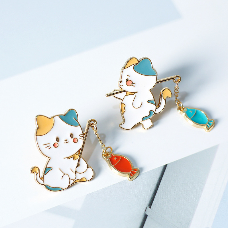 Fishing Cat Brooch Cartoon Kitten Badge ins Cute Sweet Beauty Corsage T-shirt Sleeve Needle Bag Accessories