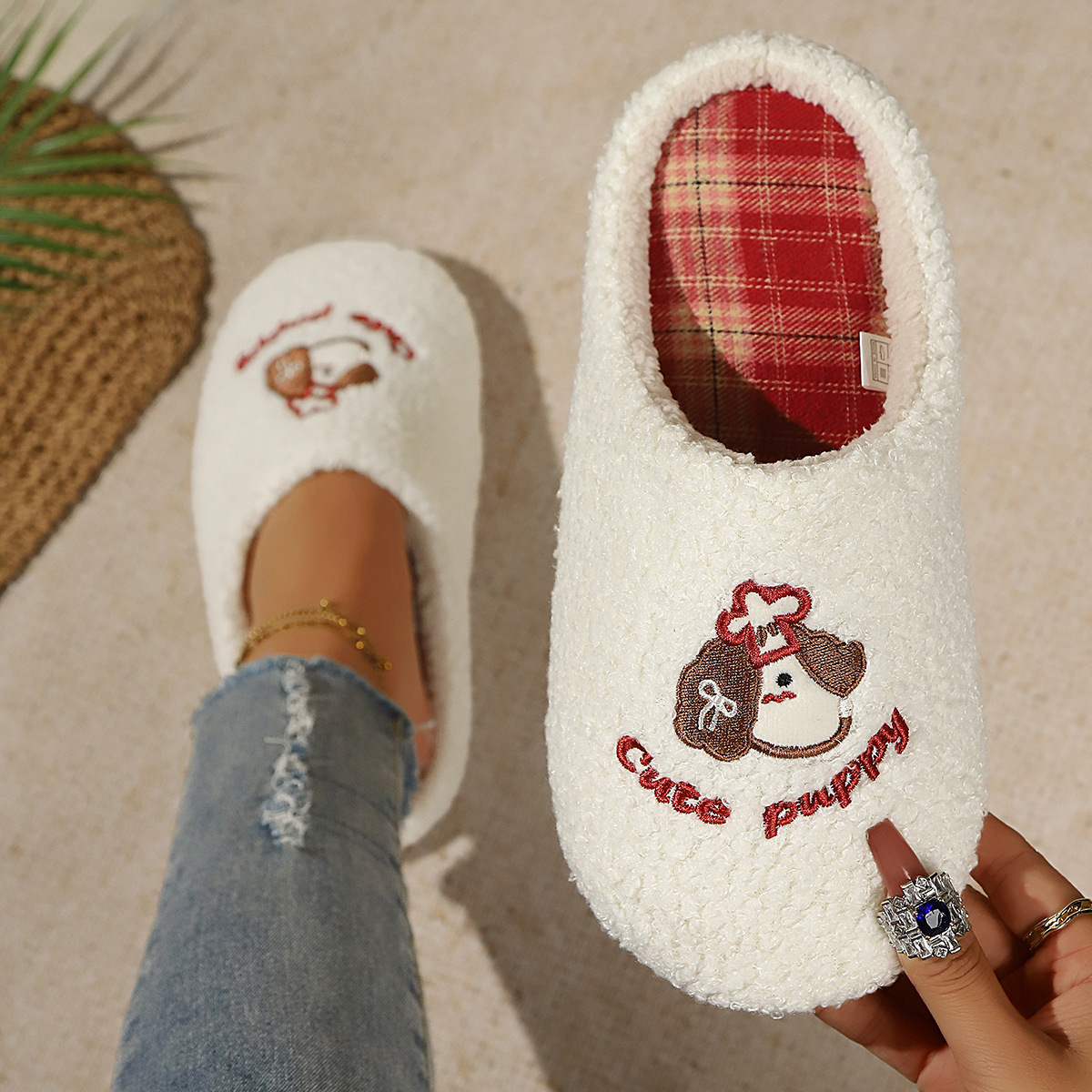 Casa zapatos de algodón suaves lindos cachorro zapatillas de cabello de cabello para mujeres de otoño y invierno deslizantes interiores gruesas zapatillas de cabello