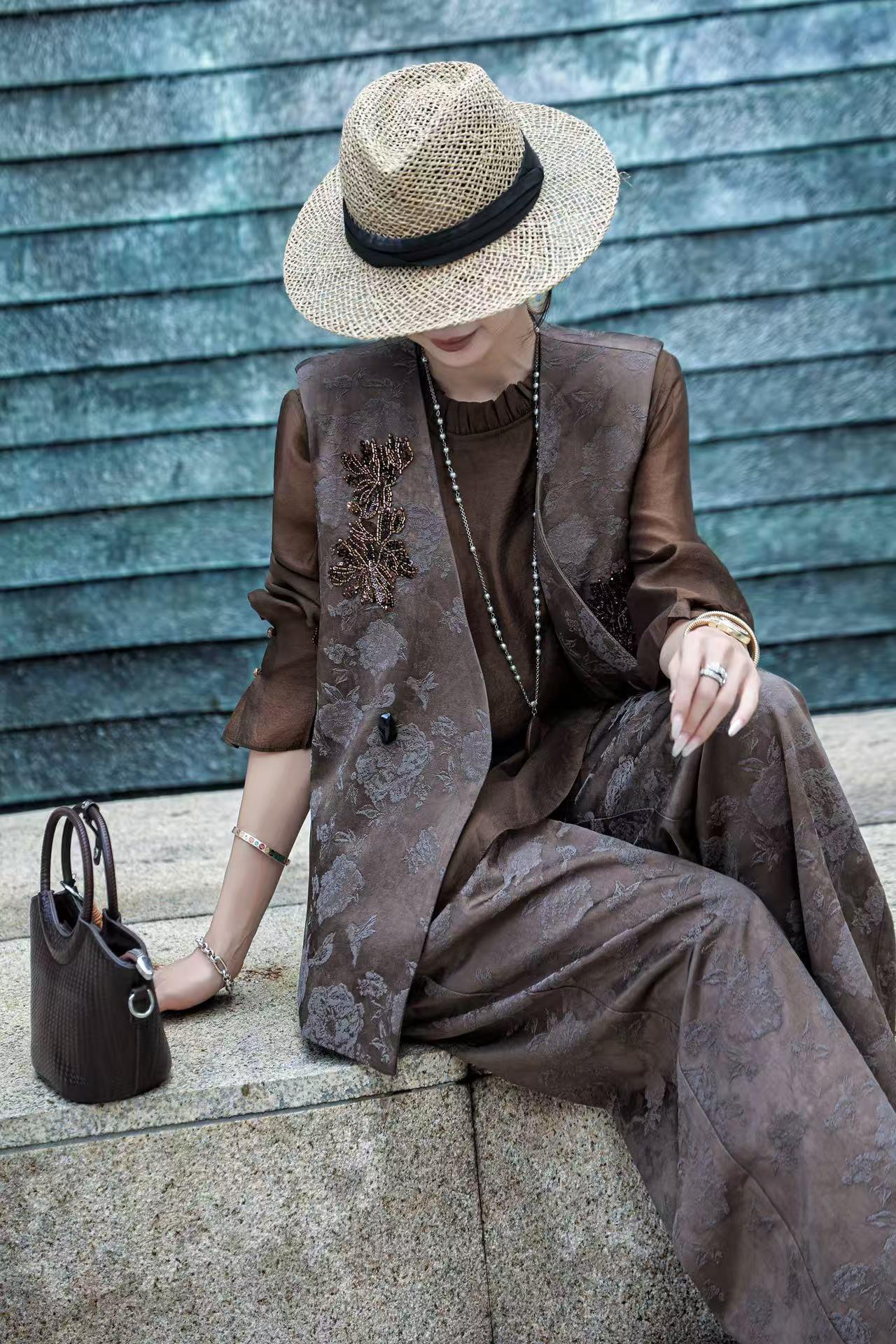 Polyester rayon jacquard embroidered suit with intricate embroidery, featuring a stylish and versatile vest design in a new Chinese style with a retro aesthetic