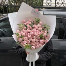 ��Ƥ���^õ�廨���r�����fͬ������Ů�����ոжY�ﱱ����