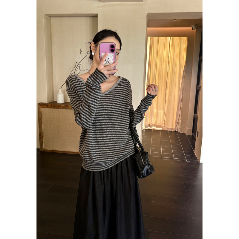 10% wool striped relaxed style loose casual commuting simple loose V-neck sweater YE0240