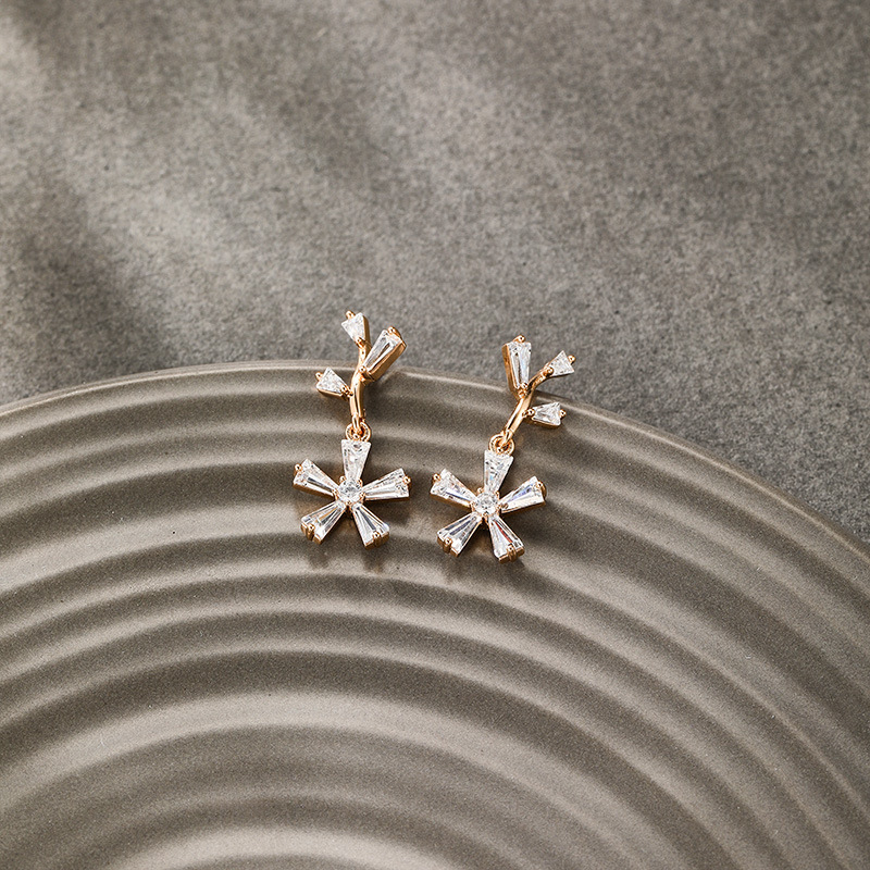 Joyería Xuping flores de plantas aretes de flores coreanos de alta calidad temperamento simple diseño de pernos de orejas para mujeres