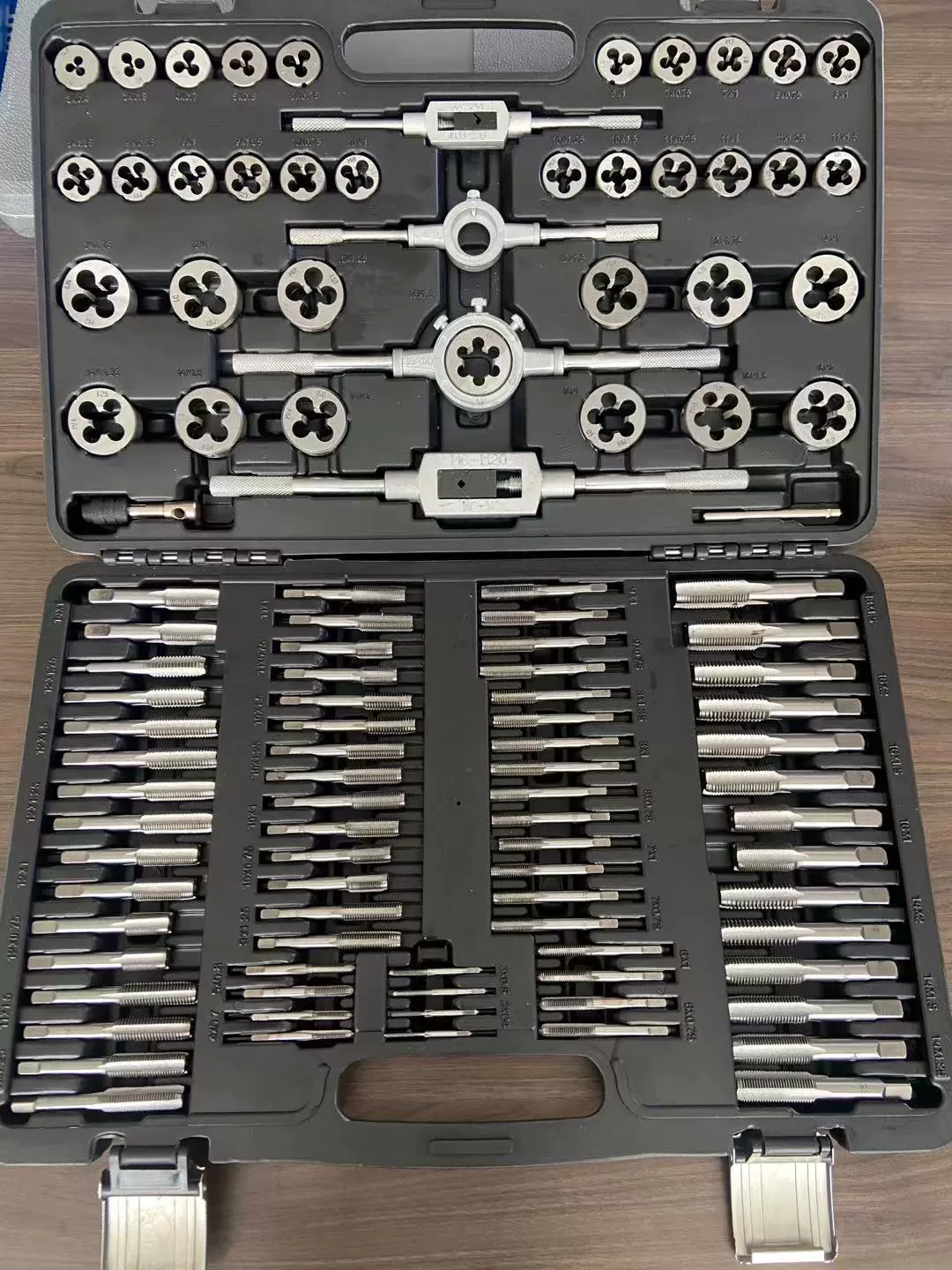 新款110pc丝锥板牙套装 110件套手用丝锥板牙组合套装 防跌落测试