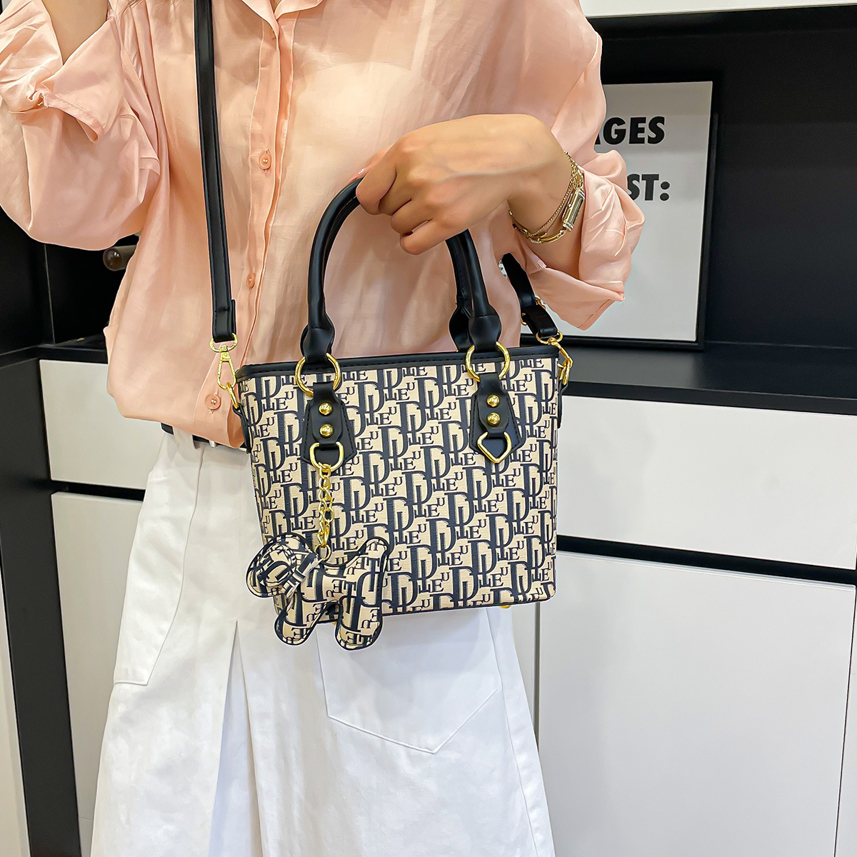 Nuevo cross-border retro bolso de mujer de alta moda moda mujer universal tendencia de viaje de hombro mochila