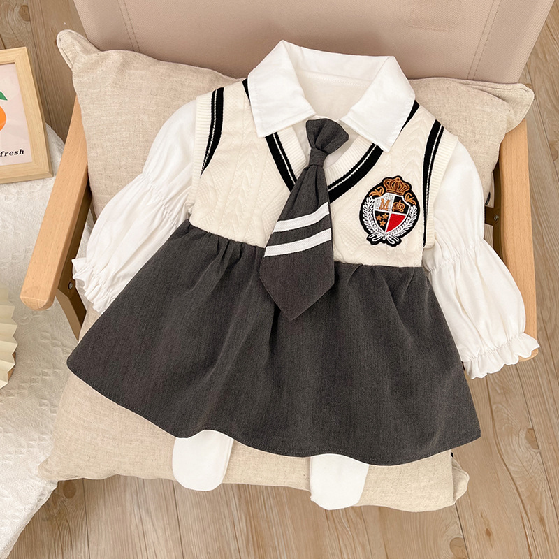 Ropa de bebé ropa primavera 2024 nuevo macho mono del bebé estilo la universidad recién nacido un mes 100 días mameluco otoño