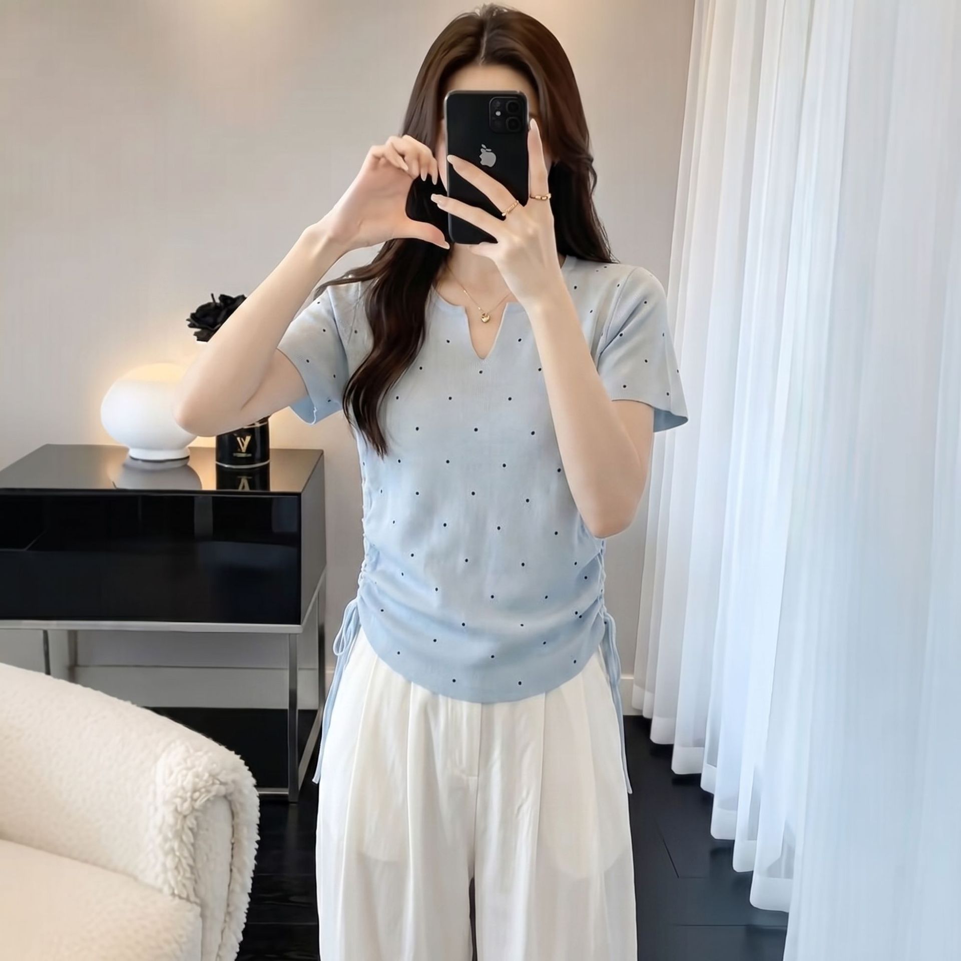 Áo thun nữ cổ V chấm bi tay ngắn rút eo size lớn — màu đen chi tiết 3