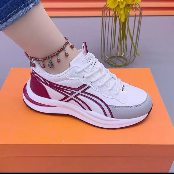 Lightweight ultra light breathable running sneakers for leisure