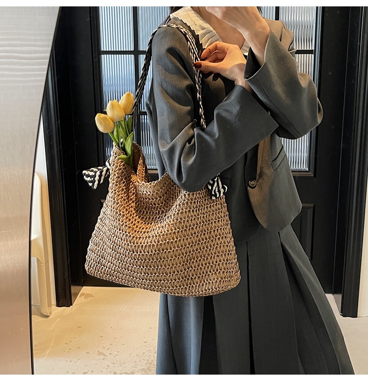 Summer large-capacity straw woven bag for women, 2025 new style seaside and beach vacation single-shoulder bag, commuter tote bucket bag undefined