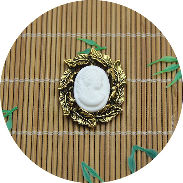 White Beauty Head (Ancient Gold)