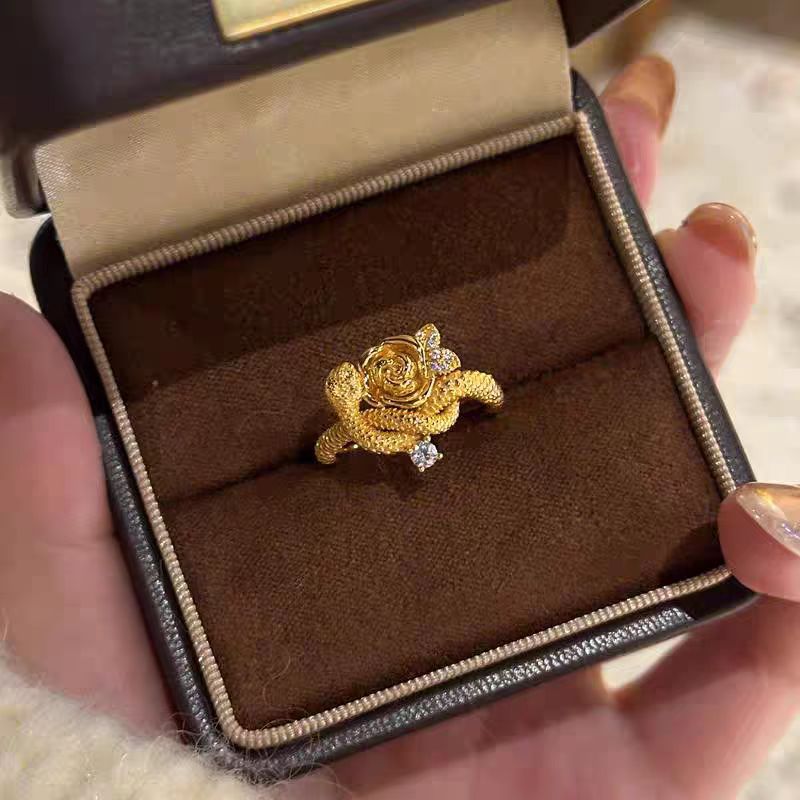 Beliebter französischer Retro-Ring von Xiaohongshu: Gold und Rosenblüten, Vintage, aufwendig gearbeitet, romantischer Stil, schlangenförmig_voghion.com