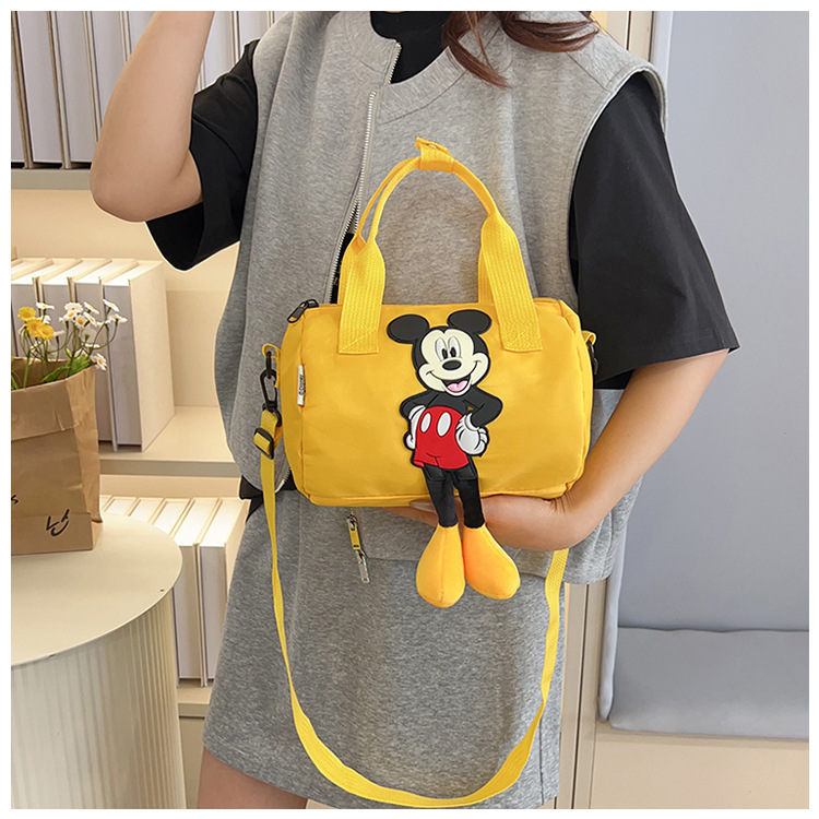 The 2021 new children's bags feature a cute Mickey Mouse pattern bowling bag for girls and a fashionable hand-held shoulder bag undefined