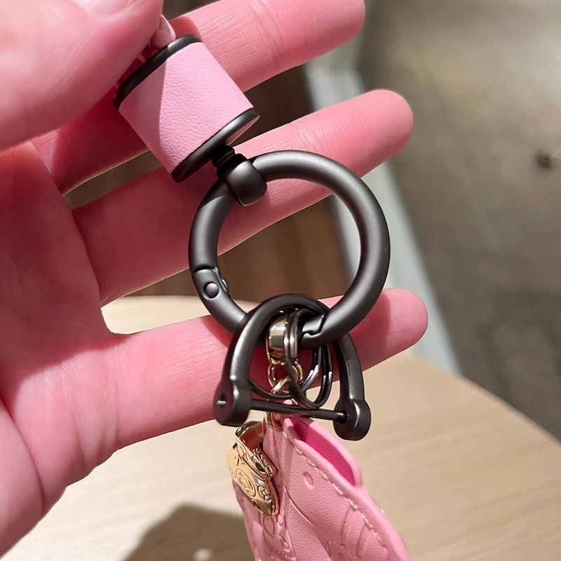 すぐにお金のあるキーホルダーの創意的な個性が精巧で、男女カップルのペンダントが可愛いです。|undefined