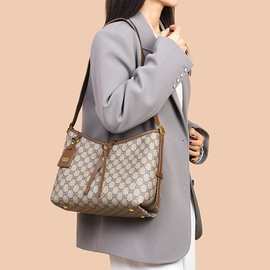 包包轻奢女包托特包2024新款时尚单肩通勤大容量腋下女包逛街