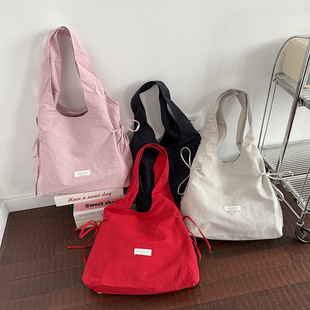 �n��С������������Ů���ذ��r�����eͨ�چμ�����s�ٴ�ˮͰ��