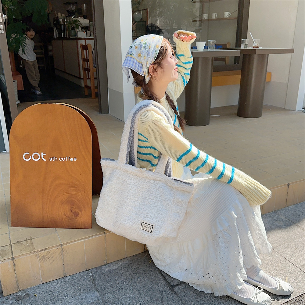 310232 Autumn and Winter Plush Bag for Women 2023 New style, front and back dual-purpose lambskin large capacity tote bag for single shoulder undefined