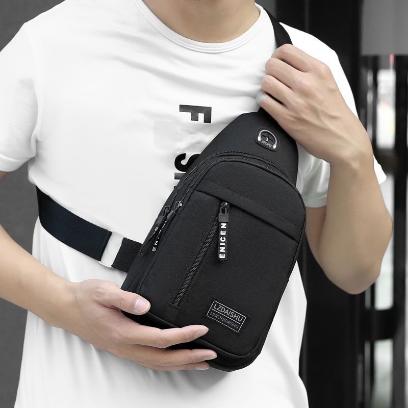 Bolso de pecho para hombre 2023 nueva mochila pequeña bolsa de hombro de moda bolsa de mensajero de deportes bolsa de hombro de tela Oxford de color sólido casual