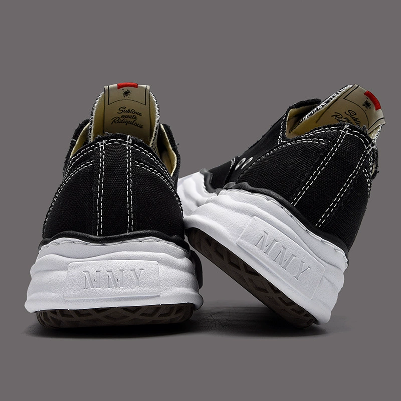 Кроссовки повседневные, обувь sneakers, черный верх, белая подошва, контрастная прострочка, бренд
