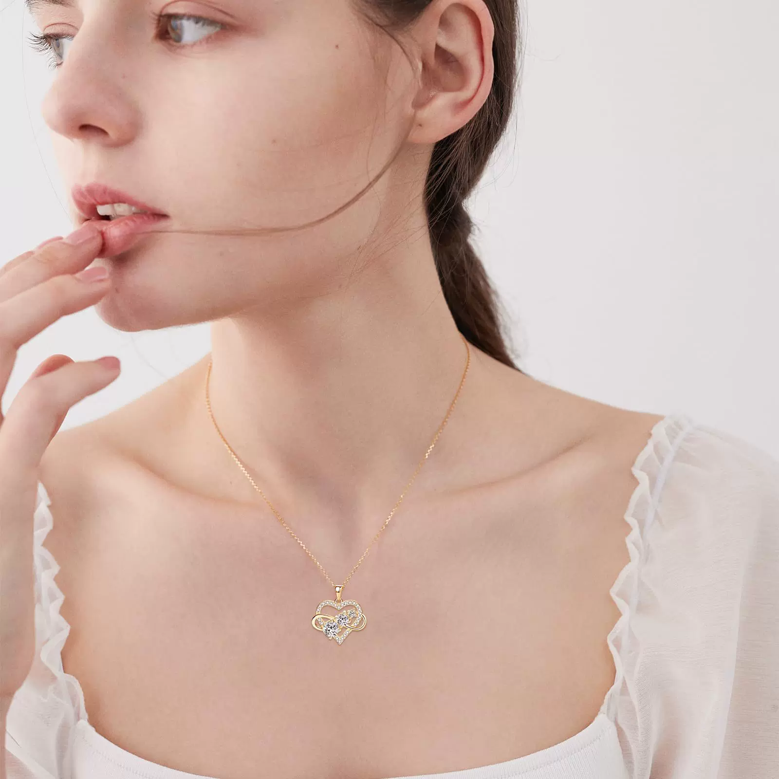 白铜防莫桑钻爱心项坠女1.6克拉三生石欧美时尚锁骨链跨境供货