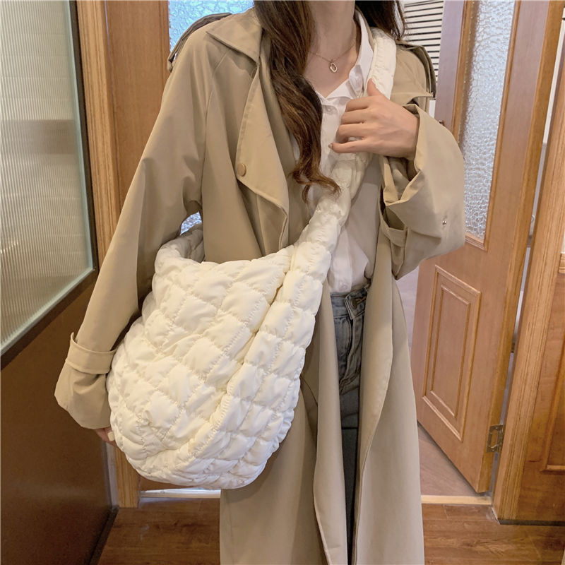 朵褶皱大包包包女秋朵个性大容量饺子包复古斜挎包代发独立代发