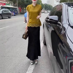 25697 新しい Daai Mei Yuan 2025 夏の新しいライト大人スタイルソリッドカラーボタントップスリットスカート女性用