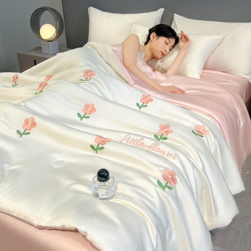 Seda de hielo lavada Edredón de verano Edredón de aire acondicionado Dormitorio individual Edredón fresco de verano Juego de cuatro piezas Edredón de verano lavable a máquina