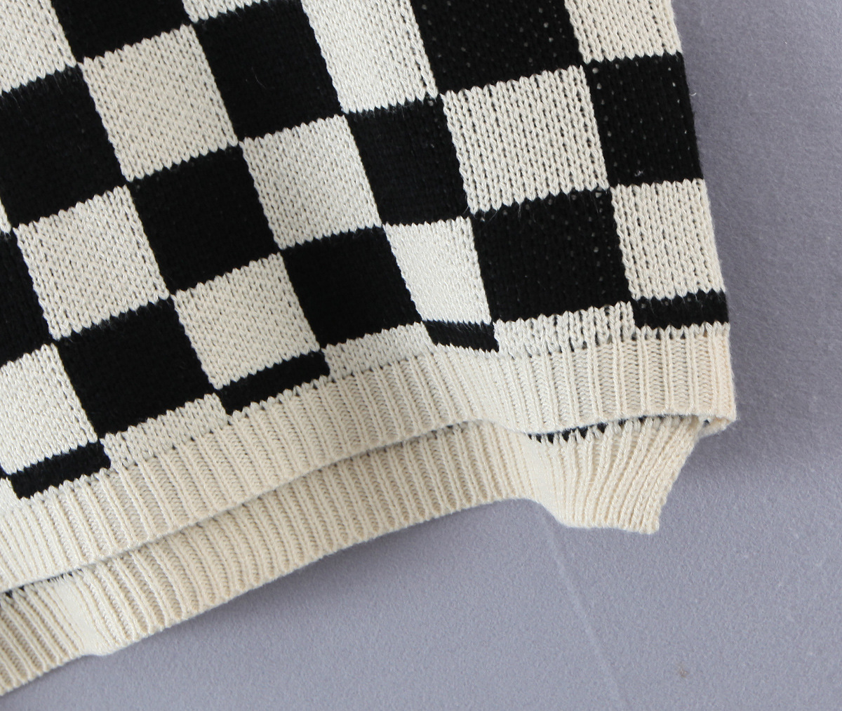 Black & White Checkerboard Knitted Vest NSBRF101669
