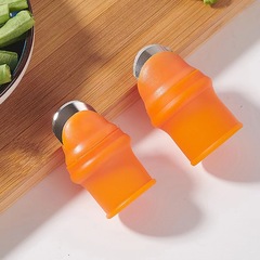 台所の野菜の神器の指は鉄の爪の手袋の甲をかばって山椒を摘んで野菜を絞めて料理の専用の親指の刀を選びます。