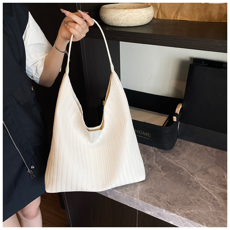 In 2025, a new Korean-style casual woven pattern large-capacity tote bag for women's commuting to work undefined