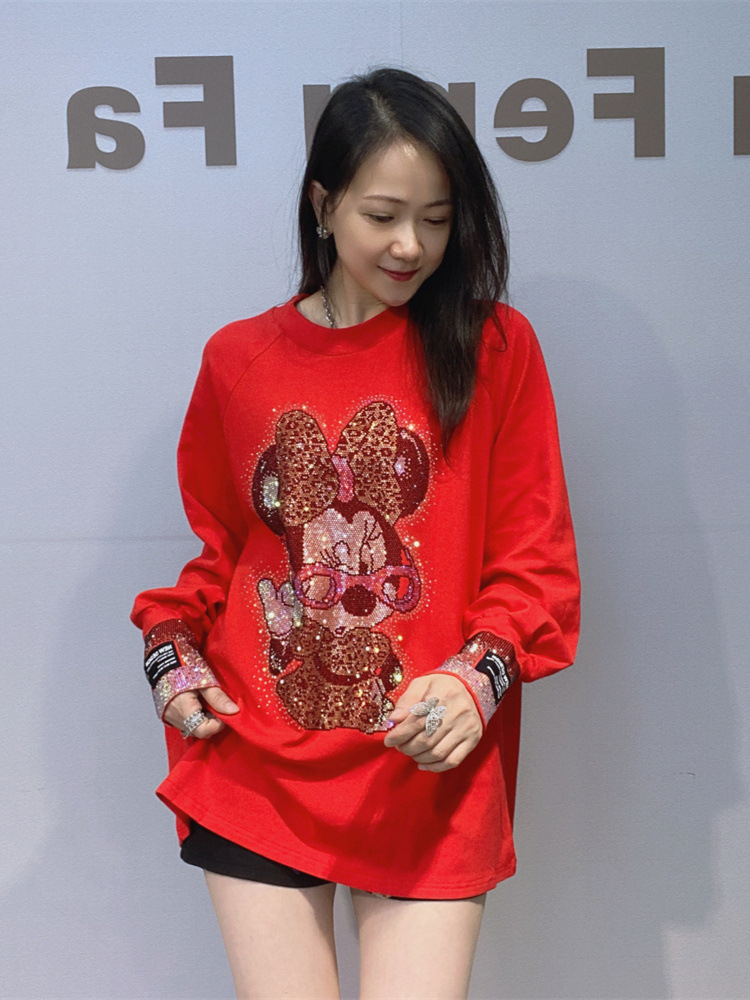 Ropa de mujer de comercio exterior Europea y estadounidense relajada con camisetas en el interior, ropa de mujer de otoño e invierno, chaqueta de manga larga y talla grande con hombros y ropa de fondo.