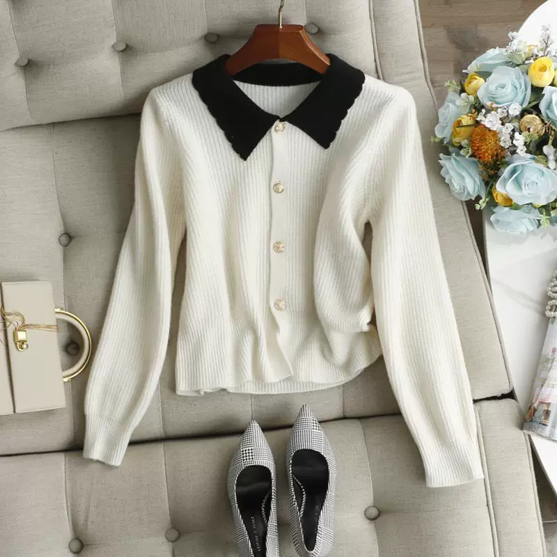 Cute elegant woolen cardigan, winter sweater