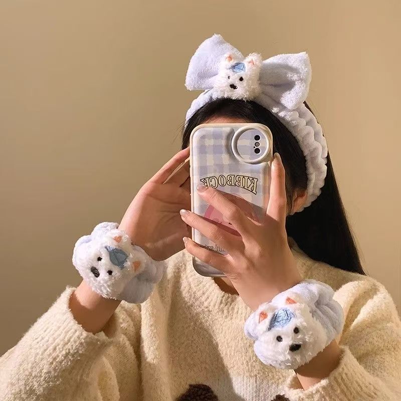 西高地の子犬のぬいぐるみのヘアバンドは顔を洗って化粧します。|undefined