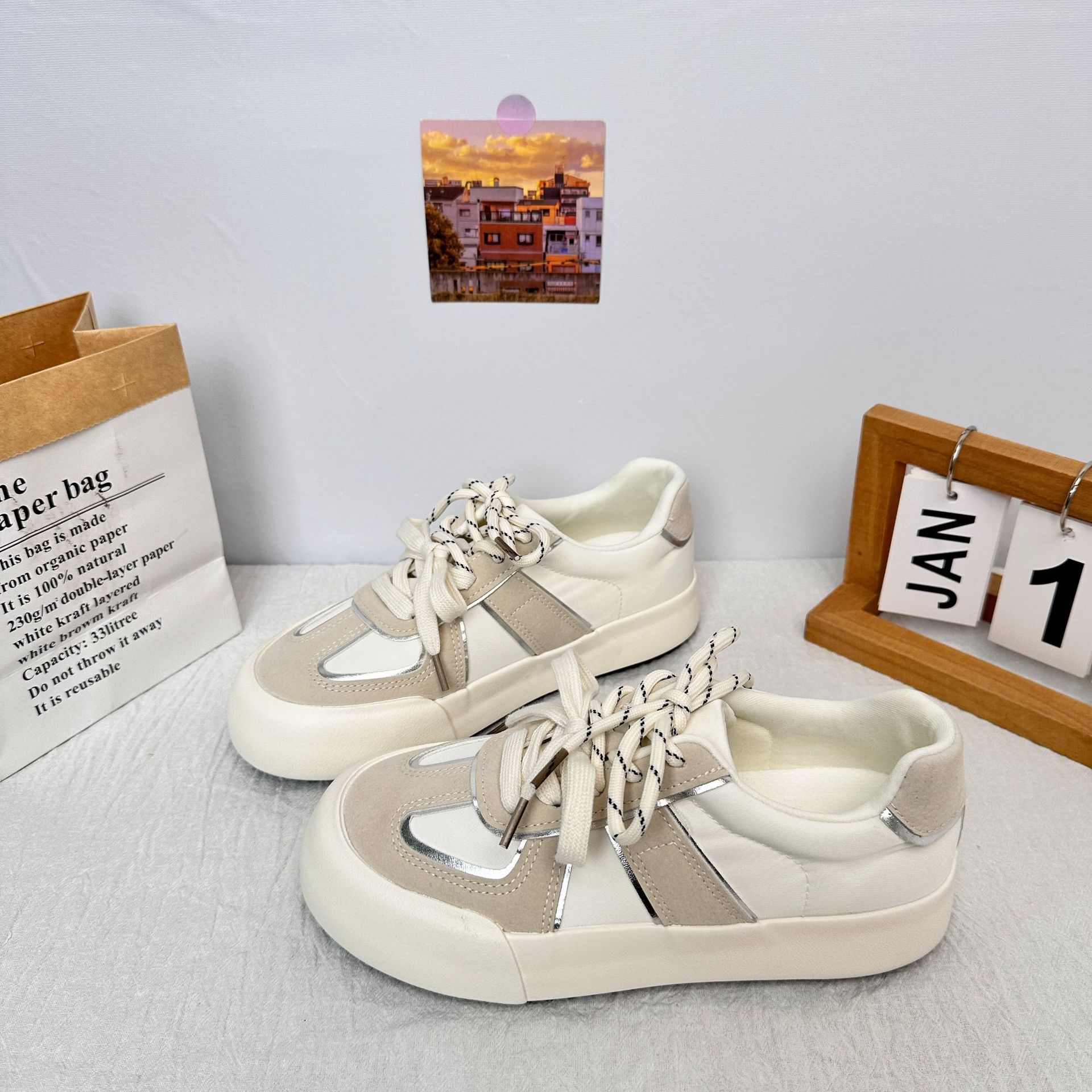 6632 plantillas de látex zapatos de entrenamiento alemanes de suela gruesa zapatos de pan femeninos feos y lindos 2025 nuevos zapatos de primavera de punta redonda zapatos blancos image 5