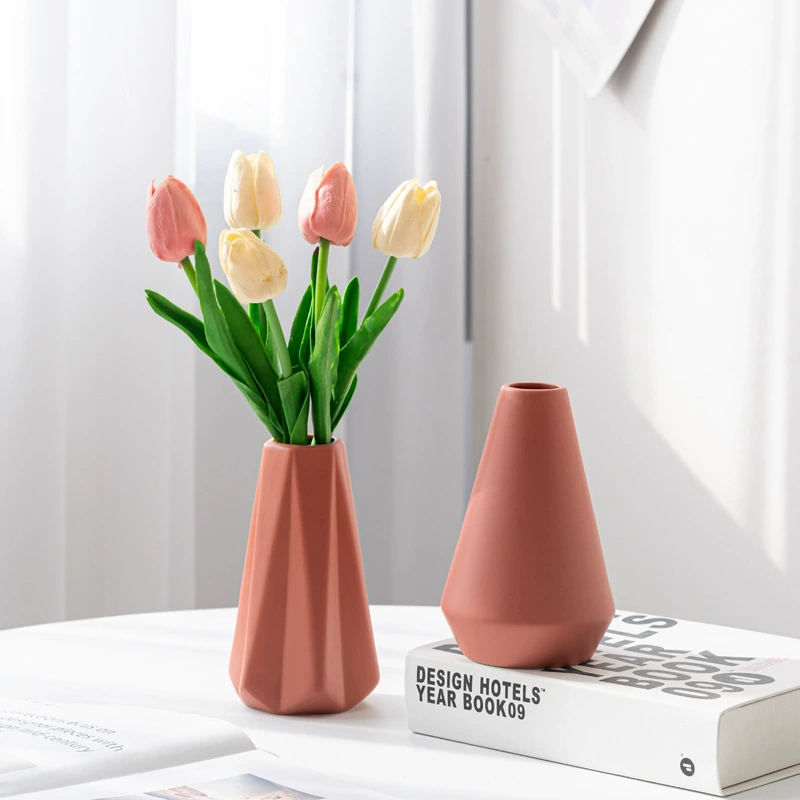 Dehua Hongshang Матовый простой Настольный сушеный цветок Коническая керамическая ваза Украшения Американский Европейский матовый винный красный