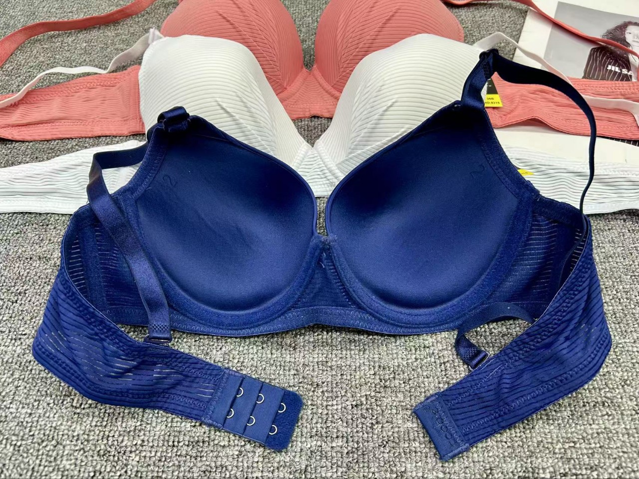 Bra conjunto de ropa interior con anillo de acero en la parte superior, pequeño pecho, ropa interior sexy, chica caliente, viento, taza B, taza gruesa