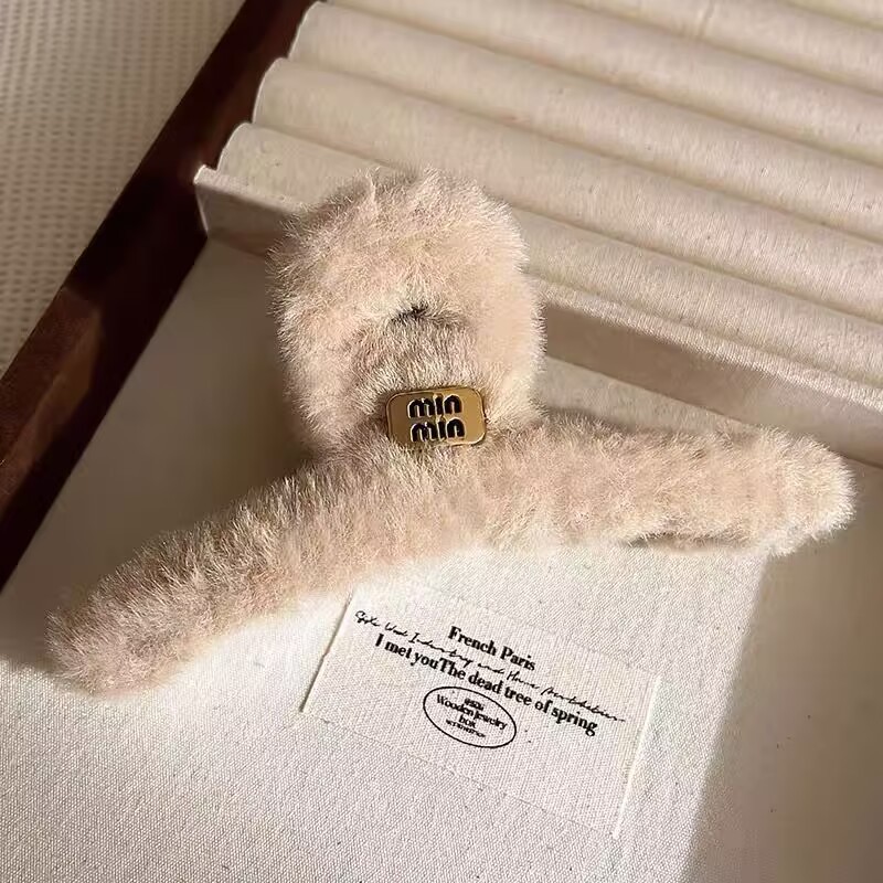 2026秋冬ミンクファー毛皮ヘアクリップ、高級感のある後頭部用大型シャーククリップ、ハート型キラキラ輝くダイヤモンド付き毛皮ヘアクリップ