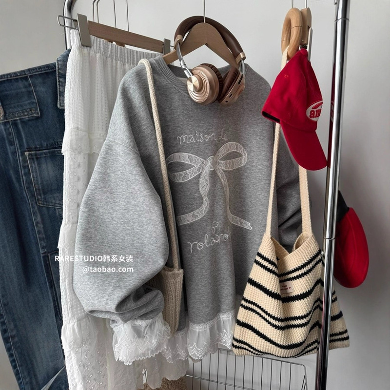 Designed Lace Edge Stitching Embroidered Bow Fake Two-Piece Sweatshirt for Women Autumn and Winter New Loose Round Neck Top Designed Lace Edge Stitching Embroidered Bow Fake Two-Piece Sweatshirt for Women Autumn and Winter New Loose Round Neck Top