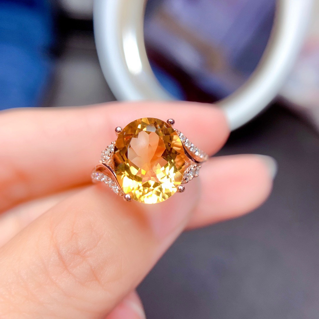 Elegant one size ring with zircon