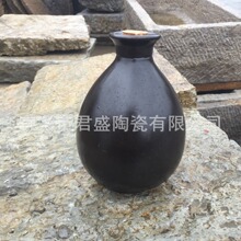 厂家供应陶瓷酒坛子 1斤装小酒瓶 黑哑光带木塞小酒壶 陶瓷小酒坛