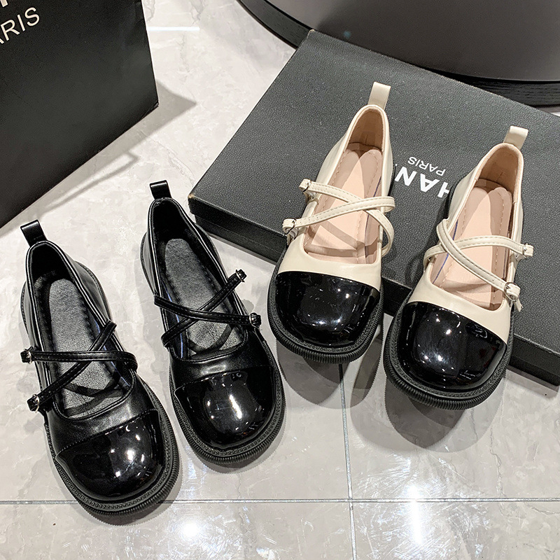 메리 제인 여성 신발 2024 봄과 가을 새로운 스타일의 작은 가죽 신발 여성 여름 프랑스 싱글 레이어 신발 스커트