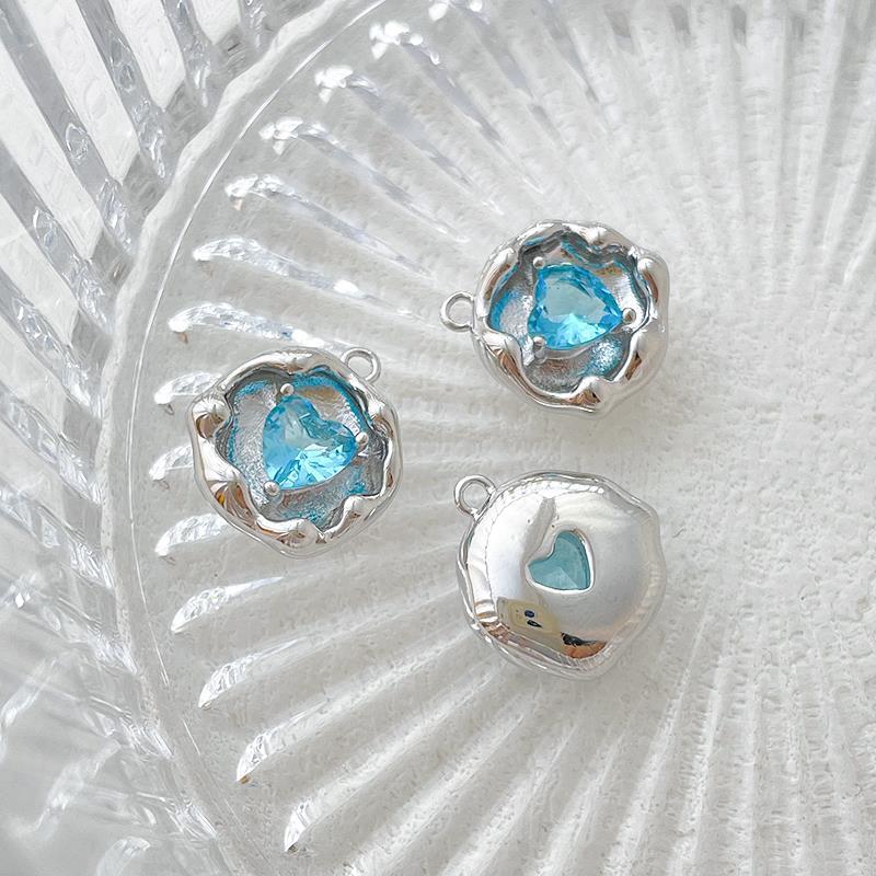 5g Weight 18K Gold Plated Plating Material Zircon Inlay Material Charms, Jewelry Accessories Classification 1 Piece Quantity Copper Material Heart Shape Pattern Plating, Inlay Design Retro Style 1 Piece Copper Zircon Heart Shape 7