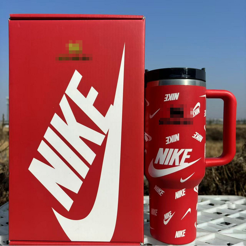 New Sports Gift Box Stanley Thermos Cup, High-Looking 40oz Stainless Steel Ice Cup, Portable Handle Car Cup New Sports Gift Box Stanley Thermos Cup, High-Looking 40oz Stainless Steel Ice Cup, Portable Handle Car Cup