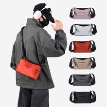 男士新款简约单肩包防泼水牛津布耐用手机小包潮流百搭通勤斜挎包