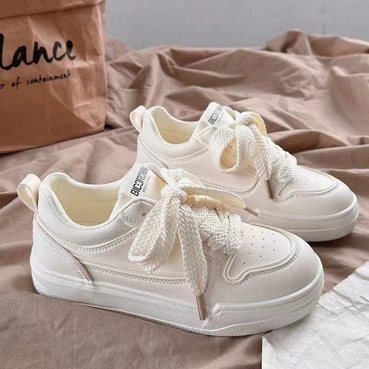 Маленькие белые туфли женские 2024 новые взрывные холстовые туфли на толстой подошве