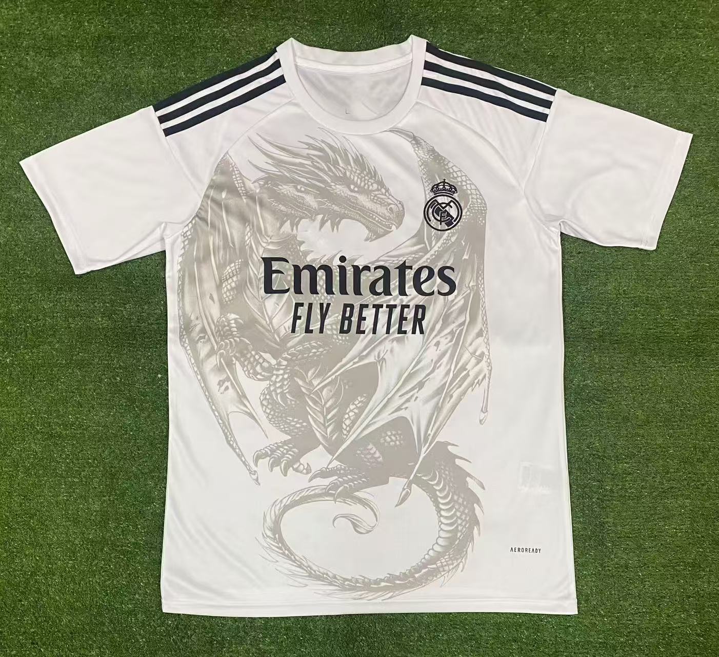 Una generación de uniformes de fútbol, nuevos uniformes de entrenamiento, camisetas, Italia AC, Barcelona, Real Madrid, Brasil, Japón, Ajax